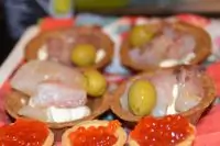 Тарталетки со слабосолёным муксуном