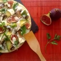 Пицца с инжиром и цукини