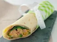 Рулет из лаваша с тунцом и кукурузой