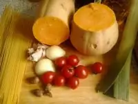 Паста капеллини с тыквой и помидорами черри