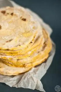 Постная тыквенная лепешка с кунжутом