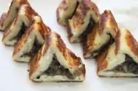 Творожные треугольники с грибной икрой