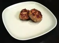 Котлеты из смеси свиного и говяжьего фарша с яйцом