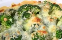 Запеканка из куриного фарша с капустой брокколи, яйцами и сыром