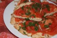 Пицца на лепешке из куриного фарша