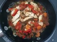 Диетическая тушеная куриная грудка без соли с имберем