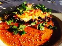 Запеченный баклажан с крабом и устричным соусом