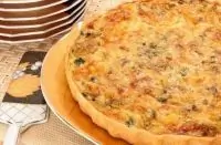 Открытый пирог с курицей и грибами