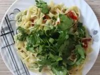 Паста с чесноком, чили и лимоном