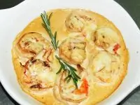 Креветки в сливках с чесноком и соевым соусом