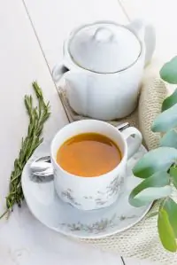 Горячий коктейль из облепихи с розмарином и имбирем