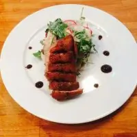 Утиные грудки с наршарабом и весенним салатом из редиса