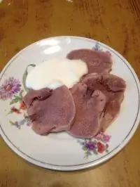 Говяжий отварной язык с хреном