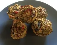 Овощные маффины из киноа с копченым лососем