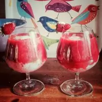 Слоеный клубничный коктейль