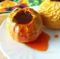 Печеные яблоки с изюмом и корицей