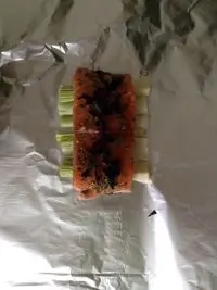 Семга на подушке из лука-порея