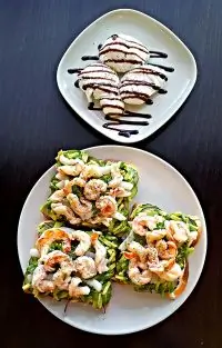 Восточный сендвич с яйцами пашот