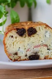 Кекс с голубым сыром и черносливом