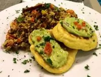 Кускус с запеченными овощами и оладьями из кукурузной муки и соусом из авокадо