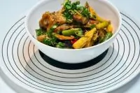 Свинина со спаржей и грибами шиитаке