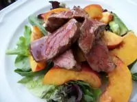 Говядина с персиками