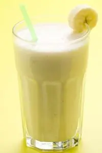 Банановый коктейль с корицей