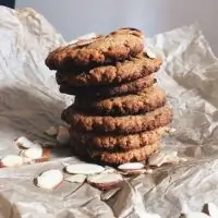 Печенье из миндальной муки и арахисовой пастой