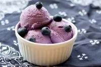 Фасолевое мороженое с черникой