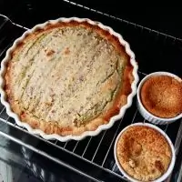 Пирог с ревнем и миндалем