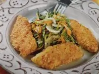 Белая рыба в корочке из грецких орехов и цедры