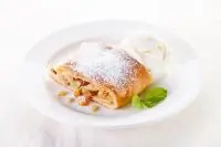 Венский штрудель с яблоками и корицей