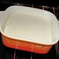 Творожная запеканка с клубничным соусом