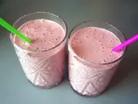 Бананово-клубничный коктейль