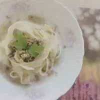 Говядина с грецкими орехами и грибами