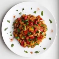 Паприкаш с зелеными яблоками из курицы