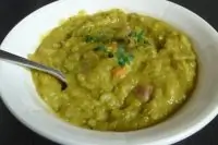 Гороховая каша из консервированного горошка