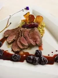 Утиная грудка с вишневым соусом