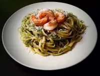 Спагетти и с чукой и креветками