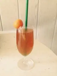 Холодный персиковый чай