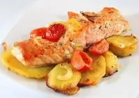 Форель запеченная с картофелем