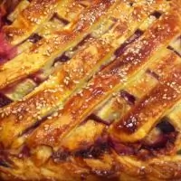 Слоеный вишневый пирог из бездрожжевого теста