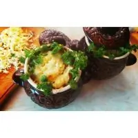 Курица с картофелем в горшочке