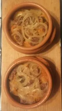 Говядина в горшочках с картошкой