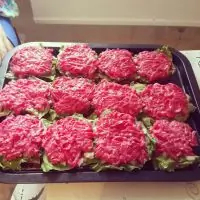 Бутерброд с селедкой и свеклой