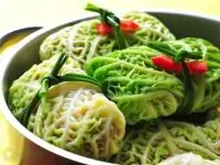 Печеные голубцы из савойской капусты