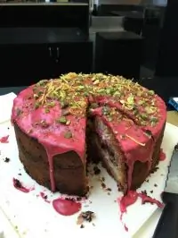 Бисквитный пирог со смородиной