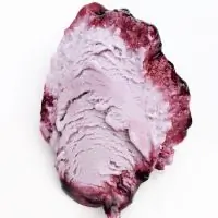 Чернично-лавандовое мороженое с черничной прослойкой