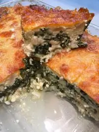 Творожная запеканка с сыром и шпинатом