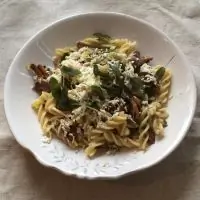 Фузилли с лесными грибами и шалфеем